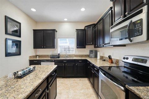 House in Davenport, Florida 4 bedrooms, 239.69 sq.m. № 2098831 - photo 15