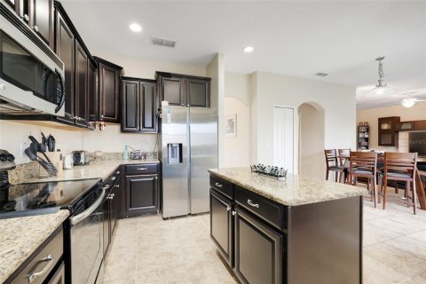 House in Davenport, Florida 4 bedrooms, 239.69 sq.m. № 2098831 - photo 14