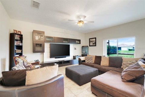 House in Davenport, Florida 4 bedrooms, 239.69 sq.m. № 2098831 - photo 19
