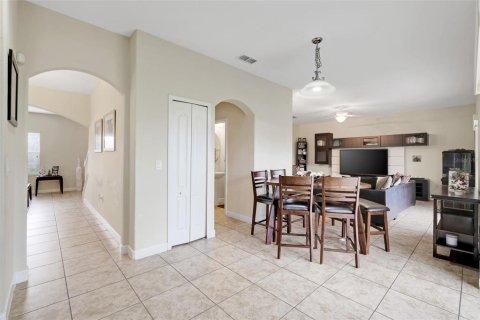 House in Davenport, Florida 4 bedrooms, 239.69 sq.m. № 2098831 - photo 16