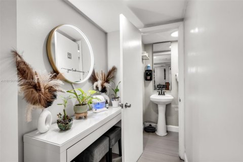 Immobilier commercial à vendre à Coral Gables, Floride № 1938306 - photo 19