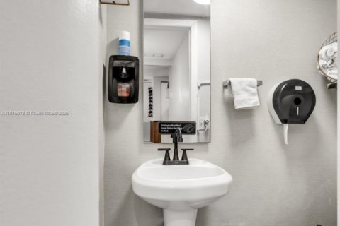 Immobilier commercial à vendre à Coral Gables, Floride № 1938306 - photo 21