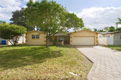 House in Miramar, Florida 3 bedrooms, 157.66 sq.m. № 2153256 - photo 3
