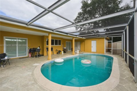 House in Miramar, Florida 3 bedrooms, 157.66 sq.m. № 2153256 - photo 5