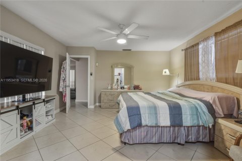 House in Miramar, Florida 3 bedrooms, 157.66 sq.m. № 2153256 - photo 13