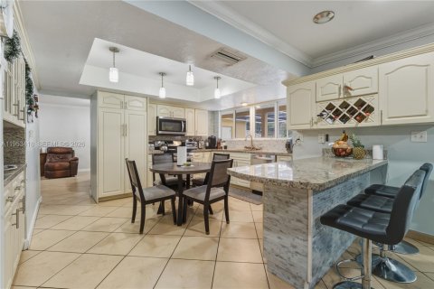 House in Miramar, Florida 3 bedrooms, 157.66 sq.m. № 2153256 - photo 7