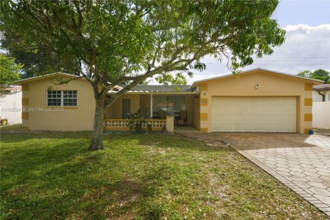 House in Miramar, Florida 3 bedrooms, 157.66 sq.m. № 2153256 - photo 1
