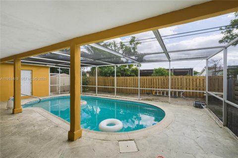 House in Miramar, Florida 3 bedrooms, 157.66 sq.m. № 2153256 - photo 6