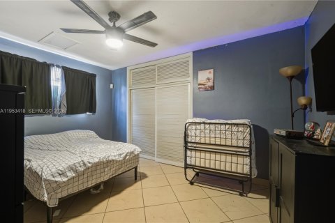 House in Miramar, Florida 3 bedrooms, 157.66 sq.m. № 2153256 - photo 15