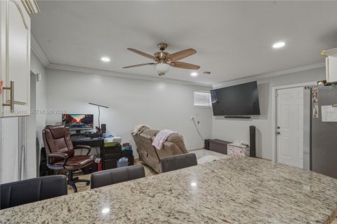 House in Miramar, Florida 3 bedrooms, 157.66 sq.m. № 2153256 - photo 8