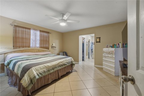 House in Miramar, Florida 3 bedrooms, 157.66 sq.m. № 2153256 - photo 14