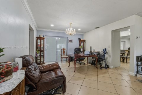 House in Miramar, Florida 3 bedrooms, 157.66 sq.m. № 2153256 - photo 12