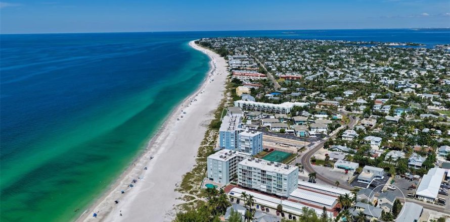 Villa ou maison à Holmes Beach, Floride 3 chambres, 182.83 m2 № 2400184