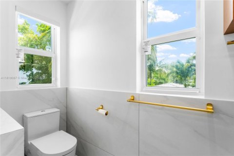 House in Miami Beach, Florida 5 bedrooms, 218.51 sq.m. № 1794178 - photo 29