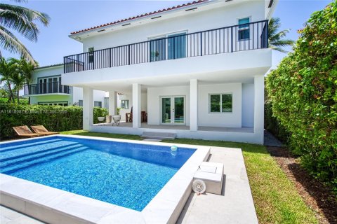 House in Miami Beach, Florida 5 bedrooms, 218.51 sq.m. № 1794178 - photo 2