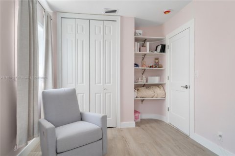 House in Miami Beach, Florida 5 bedrooms, 218.51 sq.m. № 1794178 - photo 22
