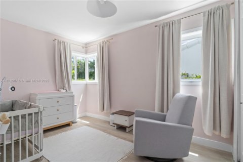 House in Miami Beach, Florida 5 bedrooms, 218.51 sq.m. № 1794178 - photo 21