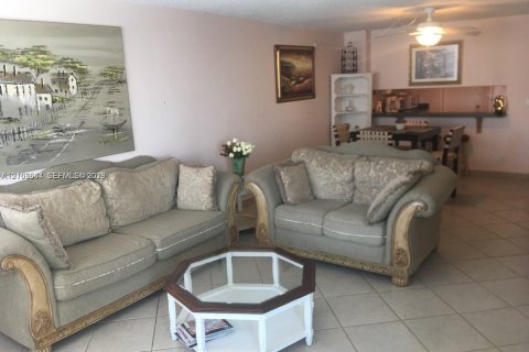Copropriété à vendre à Hollywood, Floride: 1 chambre, 81.2 m2 № 2424669 - photo 3