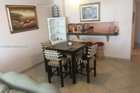 Copropriété à vendre à Hollywood, Floride: 1 chambre, 81.2 m2 № 2424669 - photo 2