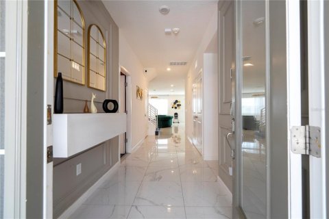 House in Kissimmee, Florida 9 bedrooms, 377.18 sq.m. № 1911414 - photo 4