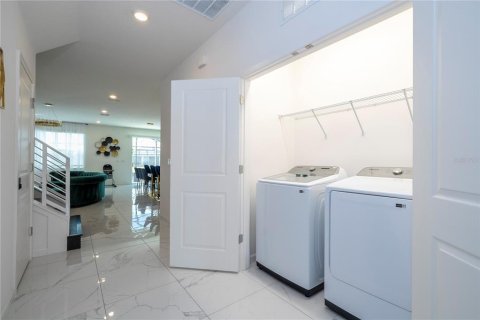 House in Kissimmee, Florida 9 bedrooms, 377.18 sq.m. № 1911414 - photo 25