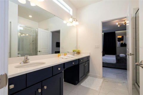 House in Kissimmee, Florida 9 bedrooms, 377.18 sq.m. № 1911414 - photo 14