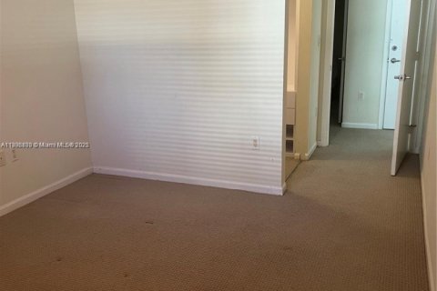 Condominio en alquiler en Miami, Florida, 1 dormitorio, 59.46 m2 № 1948482 - foto 4