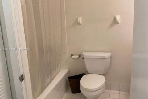 Condominio en alquiler en Miami, Florida, 1 dormitorio, 59.46 m2 № 1948482 - foto 9