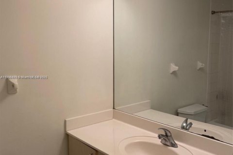 Condominio en alquiler en Miami, Florida, 1 dormitorio, 59.46 m2 № 1948482 - foto 8