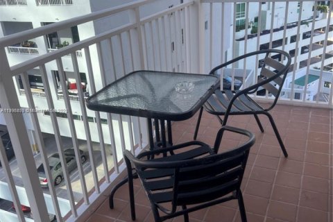 Condominio en alquiler en Miami, Florida, 1 dormitorio, 59.46 m2 № 1948482 - foto 10