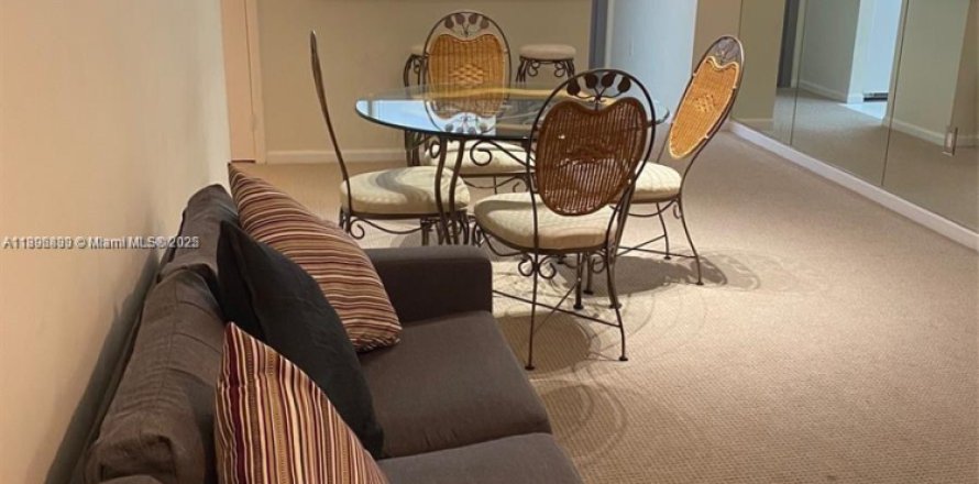 Condominio en Miami, Florida, 1 dormitorio  № 1948482