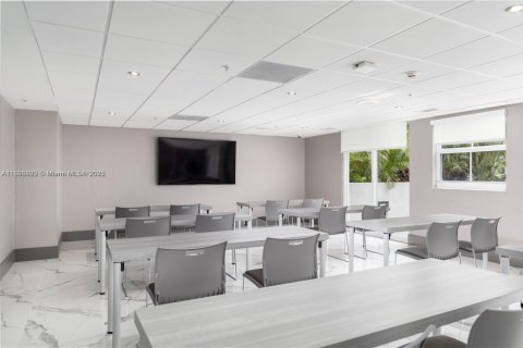 Condominio en alquiler en Miami, Florida, 1 dormitorio, 59.46 m2 № 1948482 - foto 12