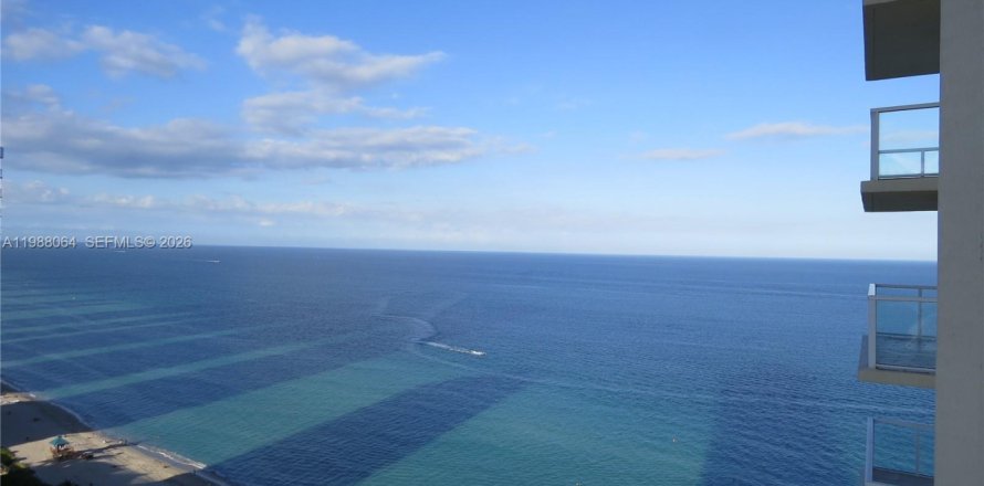 Condominio en Sunny Isles Beach, Florida, 2 dormitorios № 2050642