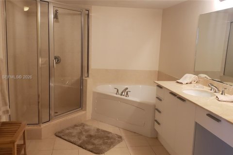 Condominio en alquiler en Sunny Isles Beach, Florida, 2 dormitorios, 159.33 m2 № 2050642 - foto 11