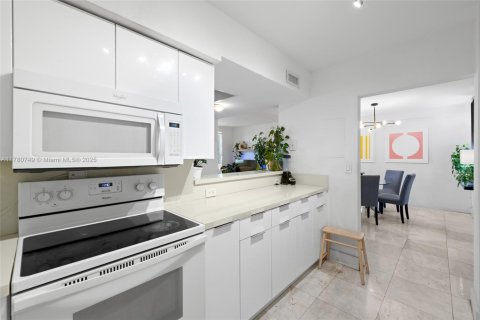 Copropriété à vendre à Miami Beach, Floride: 2 chambres, 94.76 m2 № 1738009 - photo 20