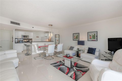 Condo in Lauderhill, Florida, 1 bedroom  № 1860234 - photo 17