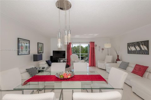 Condo in Lauderhill, Florida, 1 bedroom  № 1860234 - photo 13