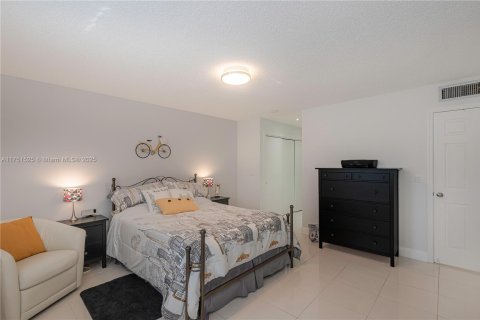 Condo in Lauderhill, Florida, 1 bedroom  № 1860234 - photo 25