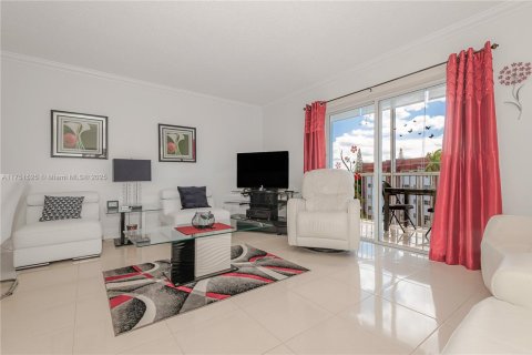Condo in Lauderhill, Florida, 1 bedroom  № 1860234 - photo 16