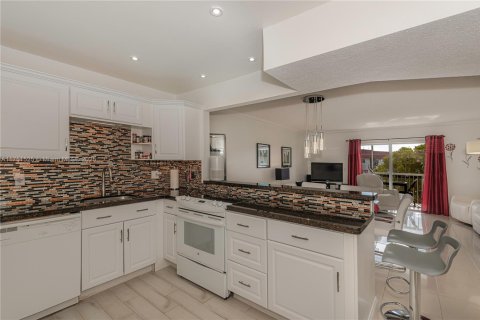 Condo in Lauderhill, Florida, 1 bedroom  № 1860234 - photo 1
