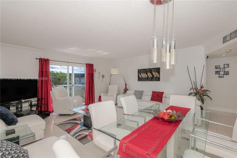 Condo in Lauderhill, Florida, 1 bedroom  № 1860234 - photo 14