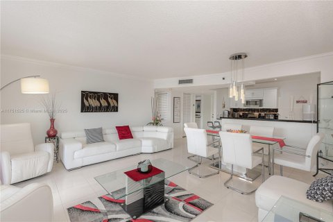 Condo in Lauderhill, Florida, 1 bedroom  № 1860234 - photo 18