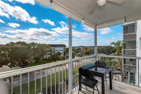 Condo in Lauderhill, Florida, 1 bedroom  № 1860234 - photo 10