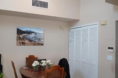 Condo in Sarasota, Florida, 1 bedroom № 2195968 - photo 8