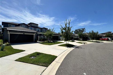House in Lutz, Florida 3 bedrooms, 204.2 sq.m. № 2230215 - photo 4