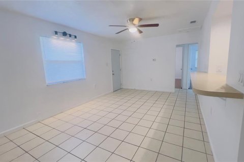 Casa en alquiler en Saint Petersburg, Florida, 2 dormitorios, 66.89 m2 № 2107459 - foto 8