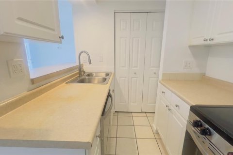Casa en alquiler en Saint Petersburg, Florida, 2 dormitorios, 66.89 m2 № 2107459 - foto 10