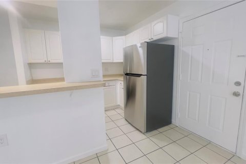 Casa en alquiler en Saint Petersburg, Florida, 2 dormitorios, 66.89 m2 № 2107459 - foto 4