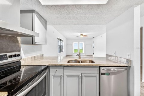 Condo in Largo, Florida, 3 bedrooms  № 1917889 - photo 28