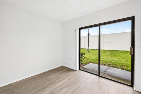 Condo in Largo, Florida, 3 bedrooms  № 1917889 - photo 8